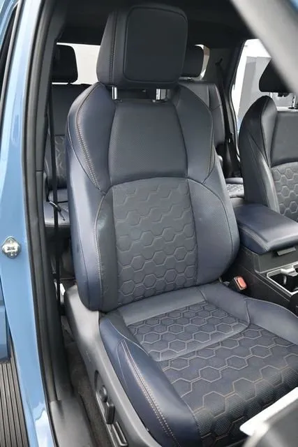 2025 Toyota 4Runner i-FORCE MAX Hybrid Platinum thumbnail 16