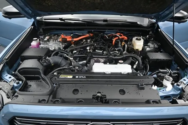2025 Toyota 4Runner i-FORCE MAX Hybrid Platinum thumbnail 18