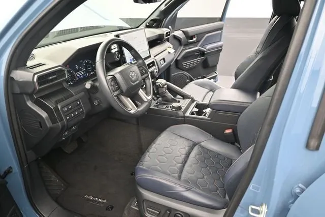 2025 Toyota 4Runner i-FORCE MAX Hybrid Platinum thumbnail 5