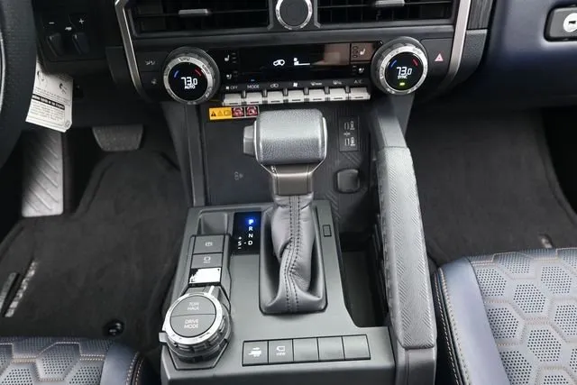 2025 Toyota 4Runner i-FORCE MAX Hybrid Platinum thumbnail 8