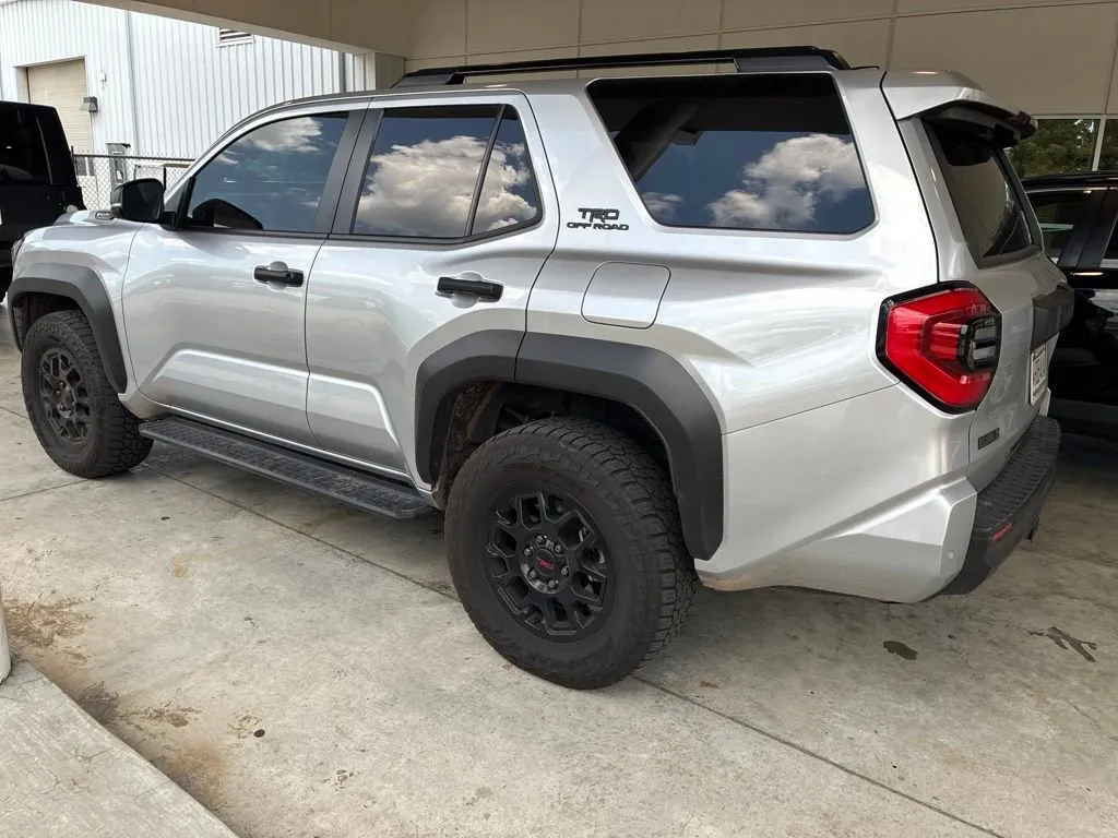 2025 Toyota 4Runner i-FORCE MAX Hybrid TRD Off Road thumbnail 2