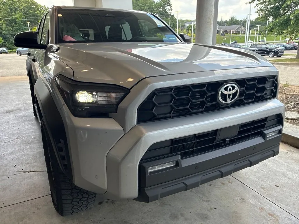 2025 Toyota 4Runner i-FORCE MAX Hybrid TRD Off Road thumbnail 3