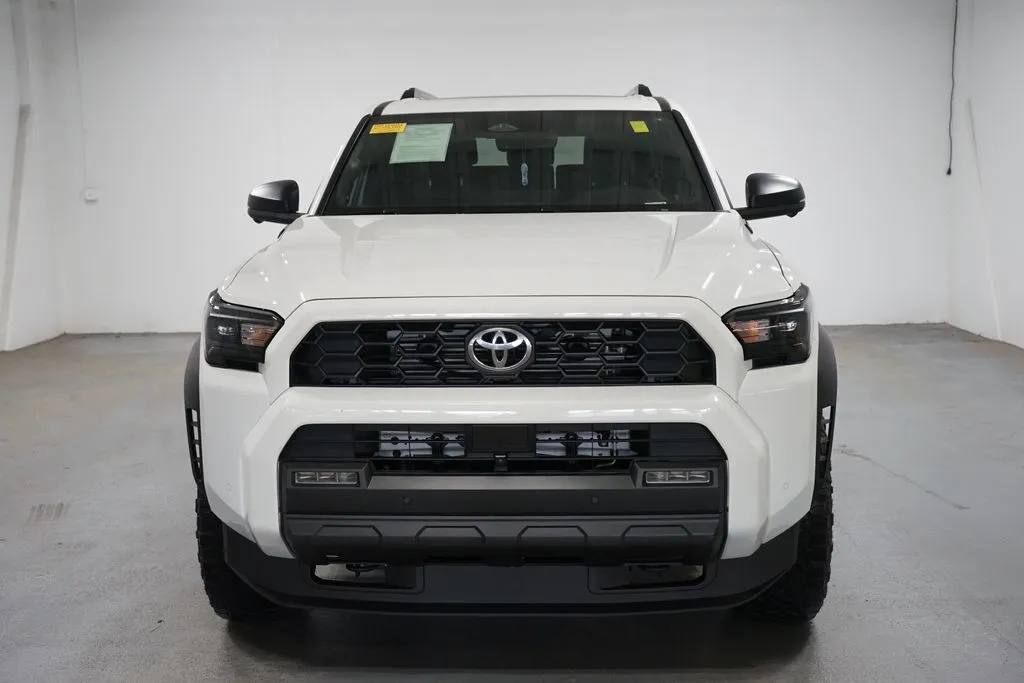 2025 Toyota 4Runner i-Force MAX Hybrid TRD Off Road Premium thumbnail 2