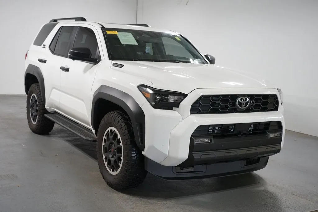 2025 Toyota 4Runner i-Force MAX Hybrid TRD Off Road Premium thumbnail 3