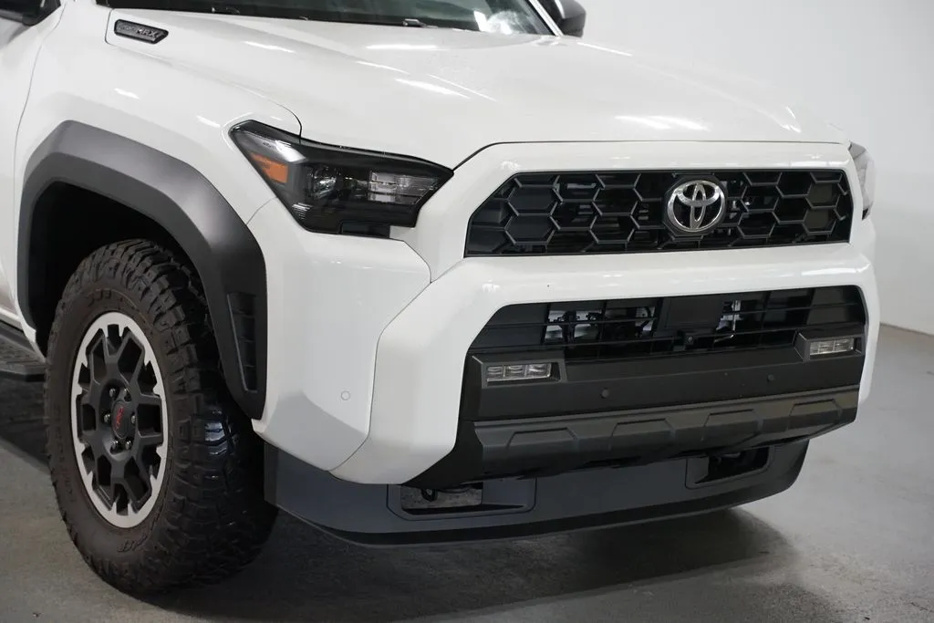2025 Toyota 4Runner i-Force MAX Hybrid TRD Off Road Premium thumbnail 4