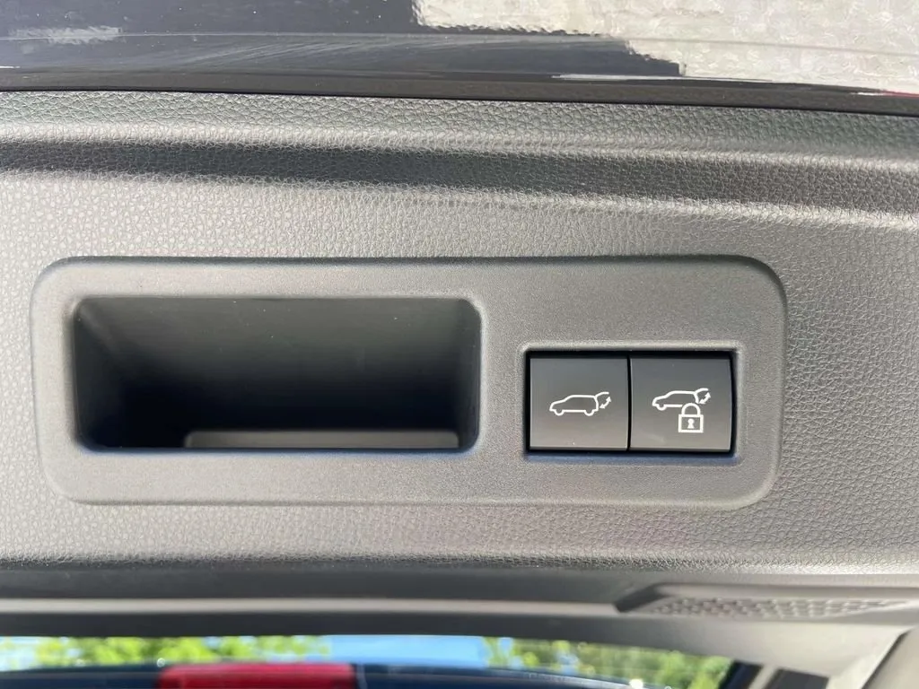 2025 Toyota 4Runner i-FORCE MAX Hybrid TRD Off Road Premium thumbnail 11