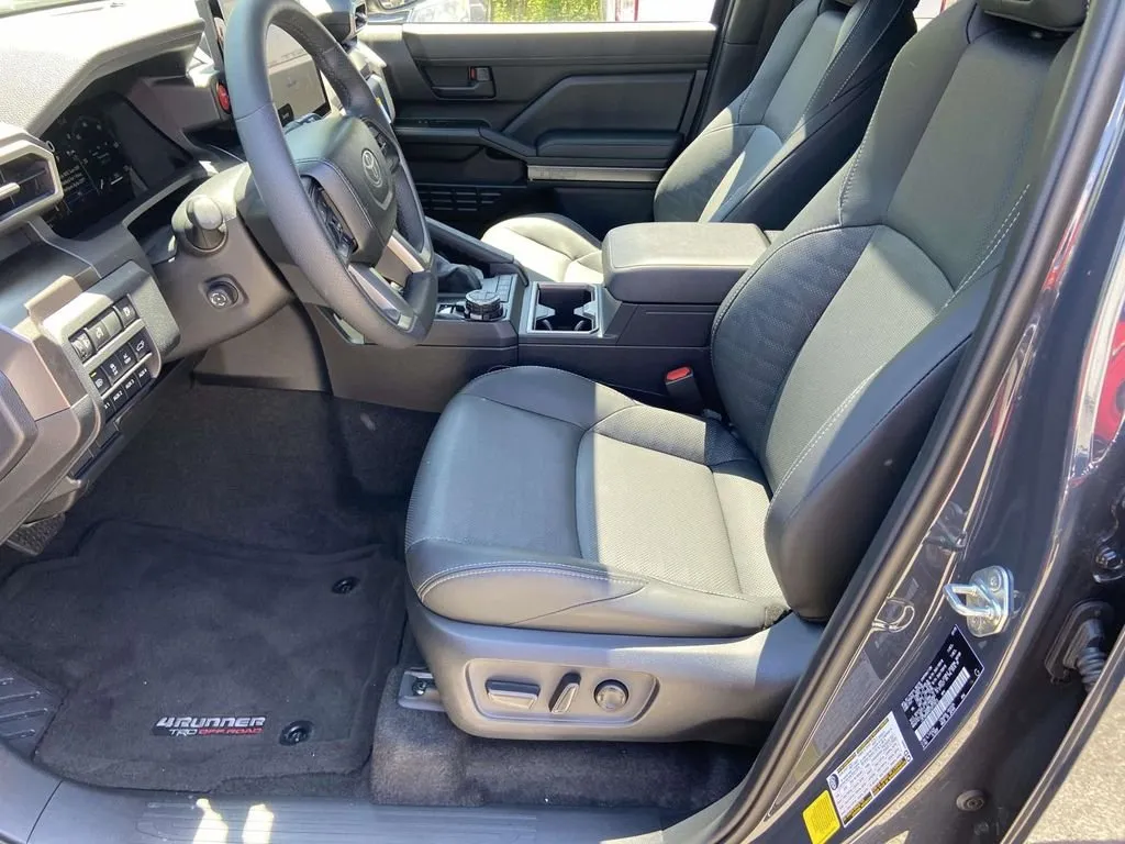 2025 Toyota 4Runner i-FORCE MAX Hybrid TRD Off Road Premium thumbnail 23
