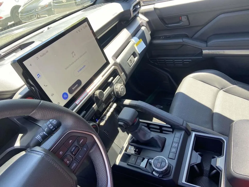 2025 Toyota 4Runner i-FORCE MAX Hybrid TRD Off Road Premium thumbnail 28