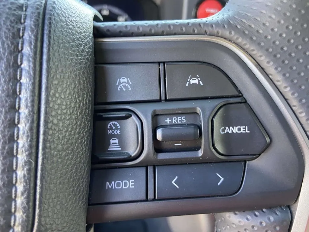 2025 Toyota 4Runner i-FORCE MAX Hybrid TRD Off Road Premium thumbnail 34