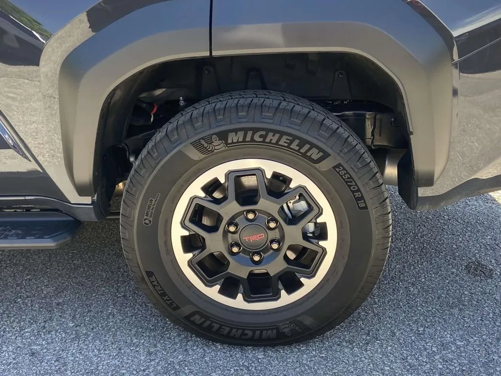 2025 Toyota 4Runner i-FORCE MAX Hybrid TRD Off Road Premium thumbnail 9