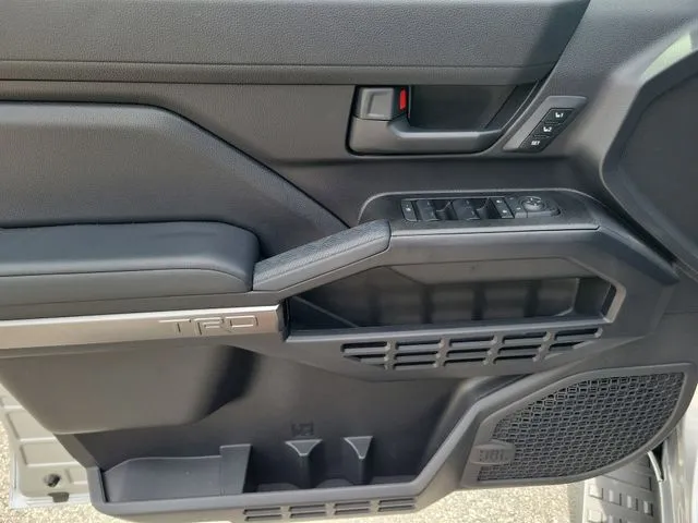 2025 Toyota 4Runner i-FORCE MAX TRD Off Road Premium thumbnail 8