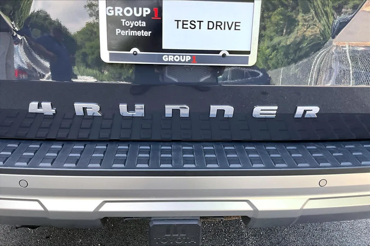 2025 Toyota 4Runner Limited thumbnail 10