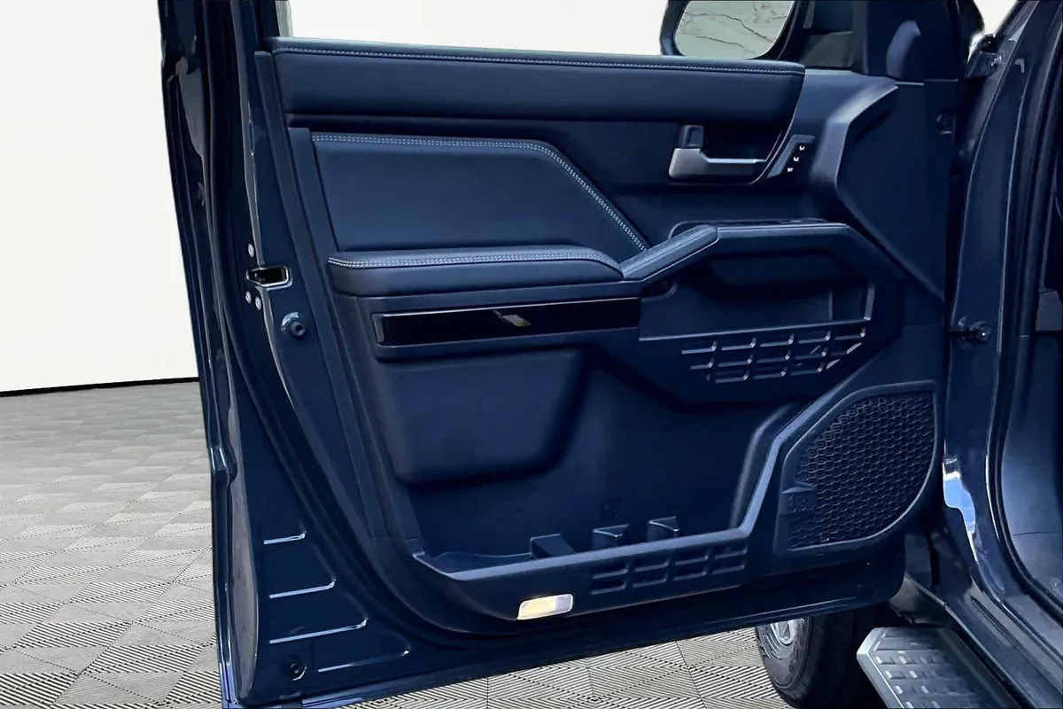 2025 Toyota 4Runner Limited thumbnail 22