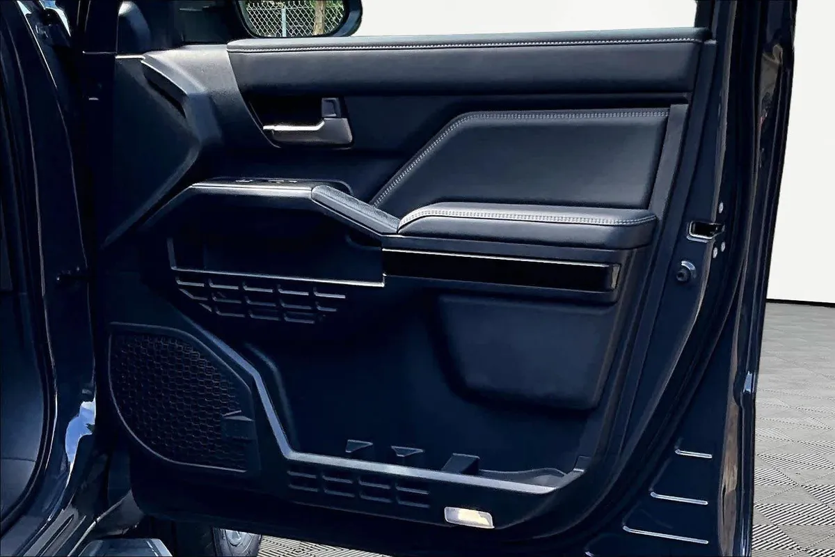 2025 Toyota 4Runner Limited thumbnail 23