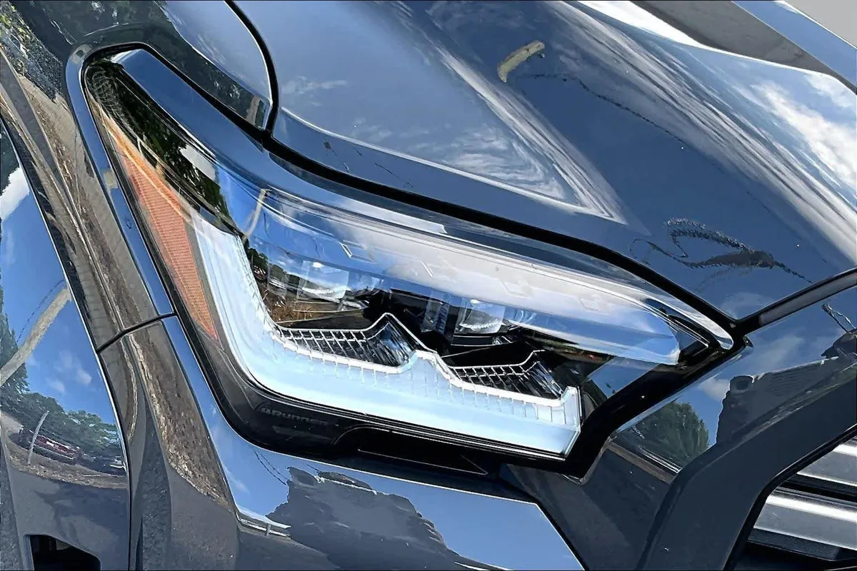 2025 Toyota 4Runner Limited thumbnail 28