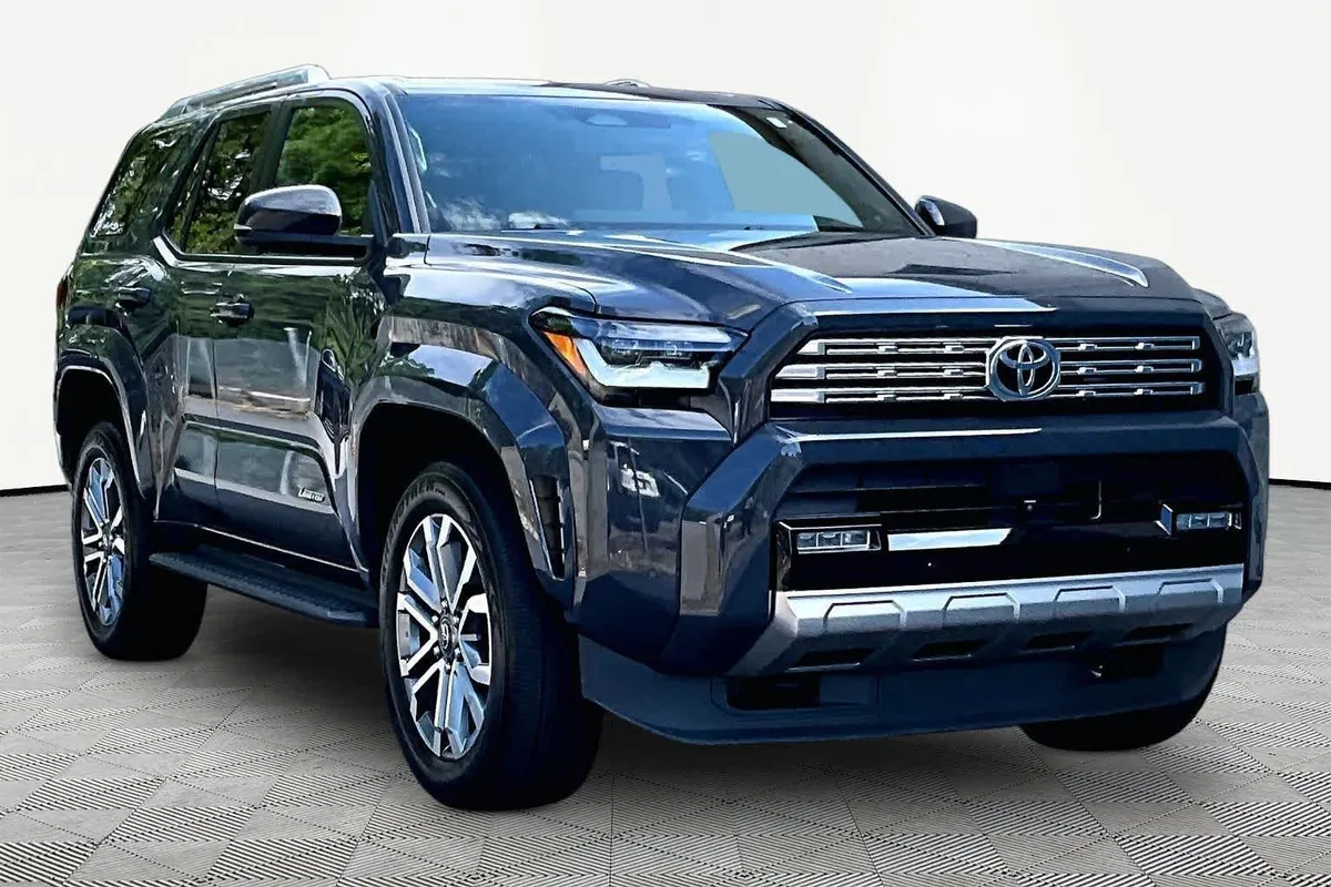2025 Toyota 4Runner Limited thumbnail 3