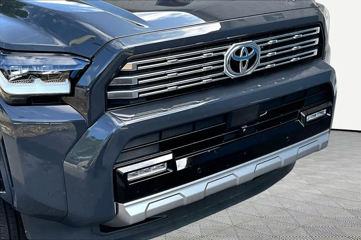 2025 Toyota 4Runner Limited thumbnail 30