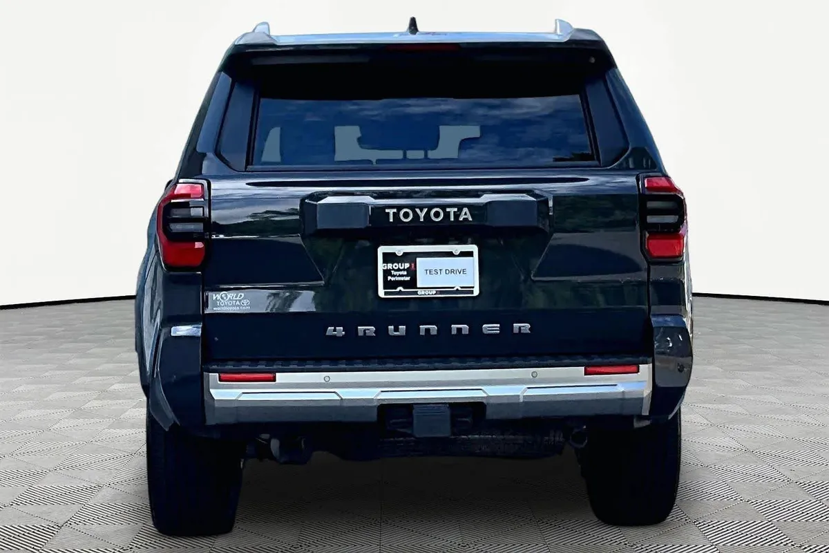 2025 Toyota 4Runner Limited thumbnail 5
