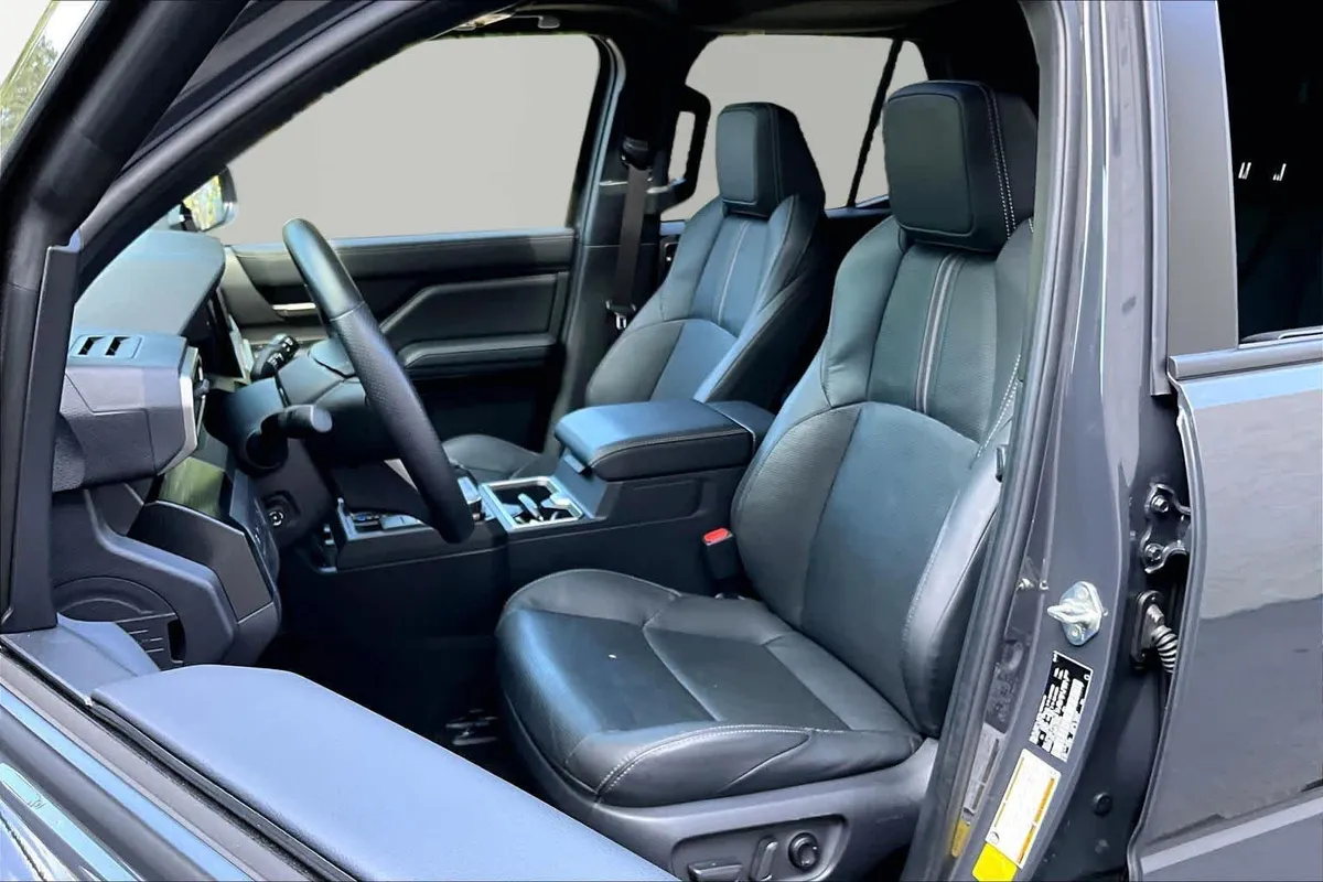 2025 Toyota 4Runner Limited thumbnail 8