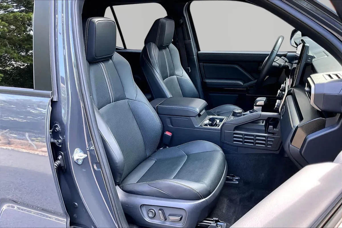 2025 Toyota 4Runner Limited thumbnail 9
