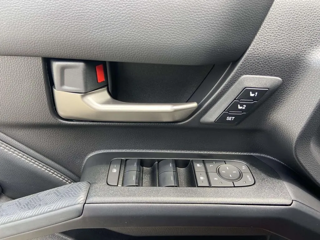 2025 Toyota 4Runner Limited thumbnail 15