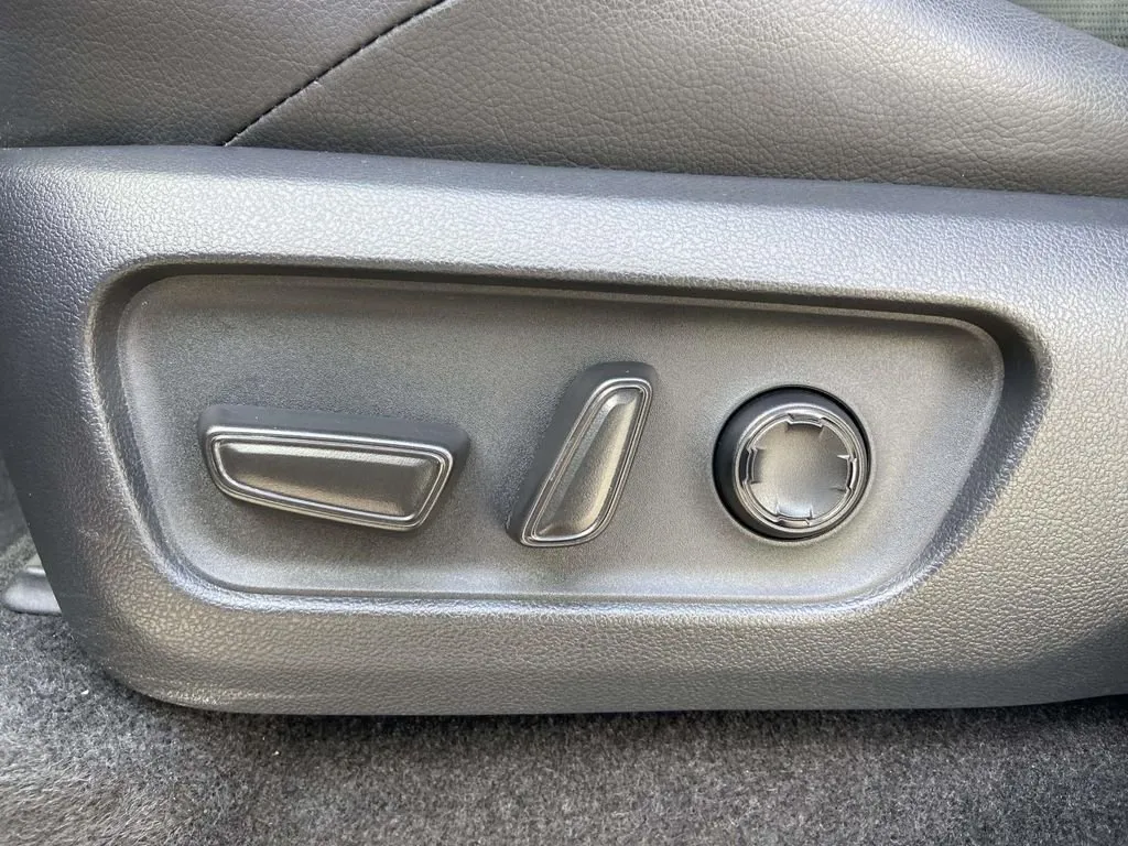 2025 Toyota 4Runner Limited thumbnail 17