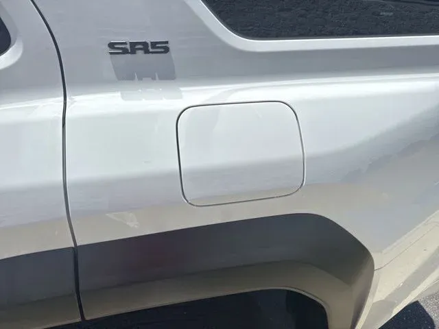 2025 Toyota 4Runner SR5 thumbnail 13