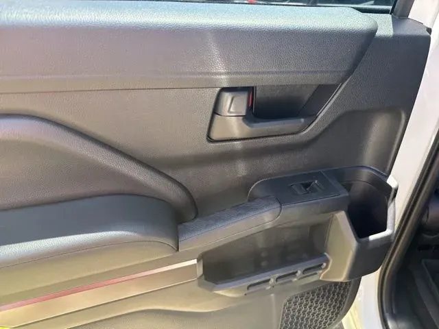 2025 Toyota 4Runner SR5 thumbnail 16