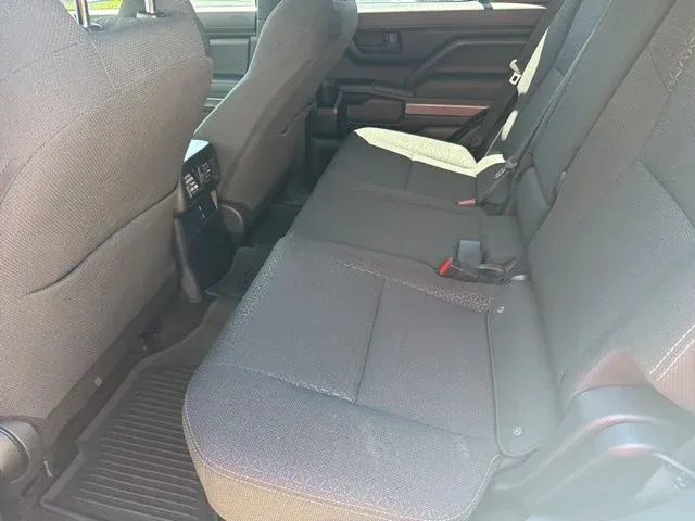 2025 Toyota 4Runner SR5 thumbnail 18