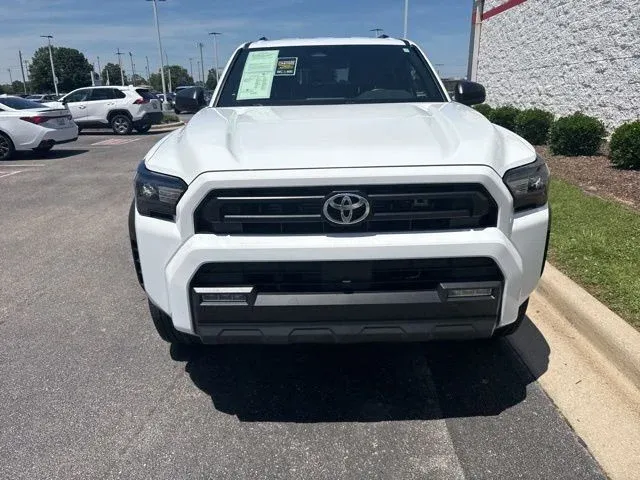 2025 Toyota 4Runner SR5 thumbnail 2