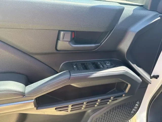 2025 Toyota 4Runner SR5 thumbnail 24