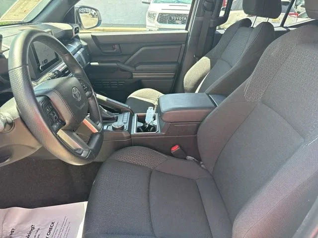 2025 Toyota 4Runner SR5 thumbnail 26