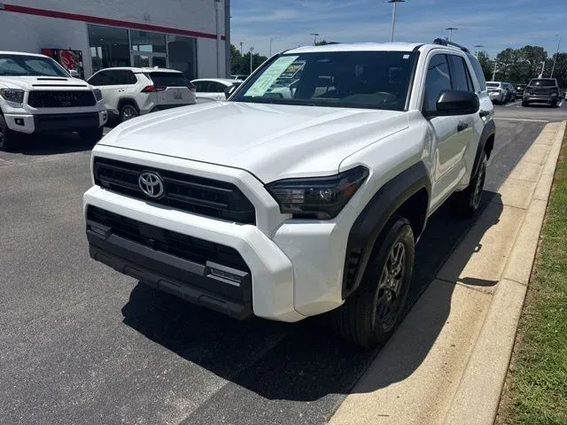 2025 Toyota 4Runner SR5 thumbnail 3