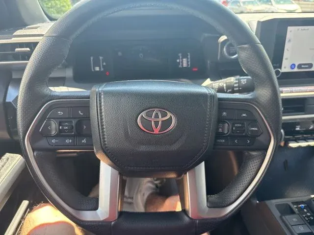 2025 Toyota 4Runner SR5 thumbnail 31