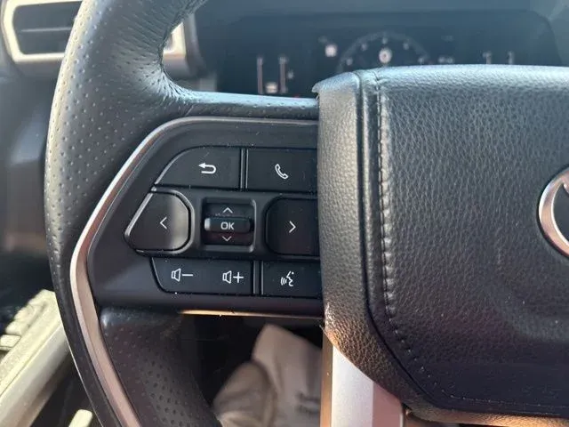 2025 Toyota 4Runner SR5 thumbnail 32
