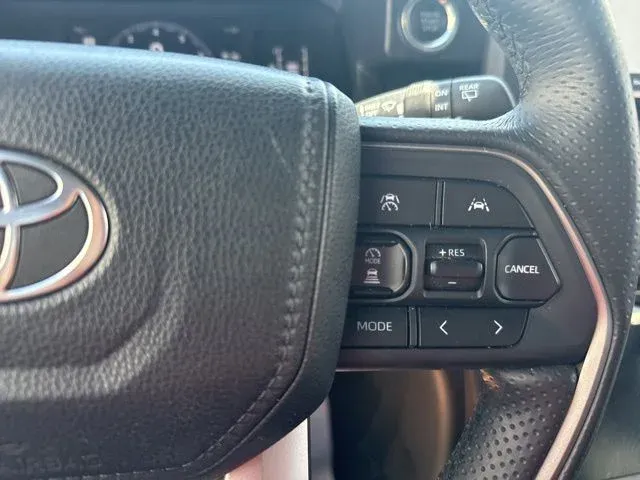 2025 Toyota 4Runner SR5 thumbnail 33