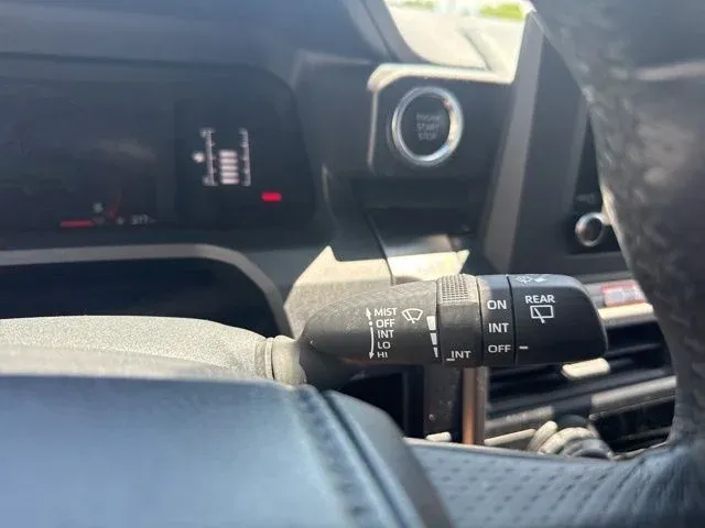 2025 Toyota 4Runner SR5 thumbnail 35