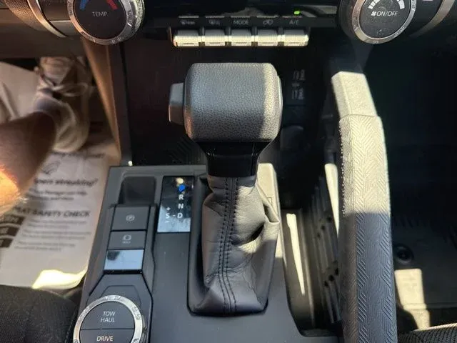 2025 Toyota 4Runner SR5 thumbnail 40