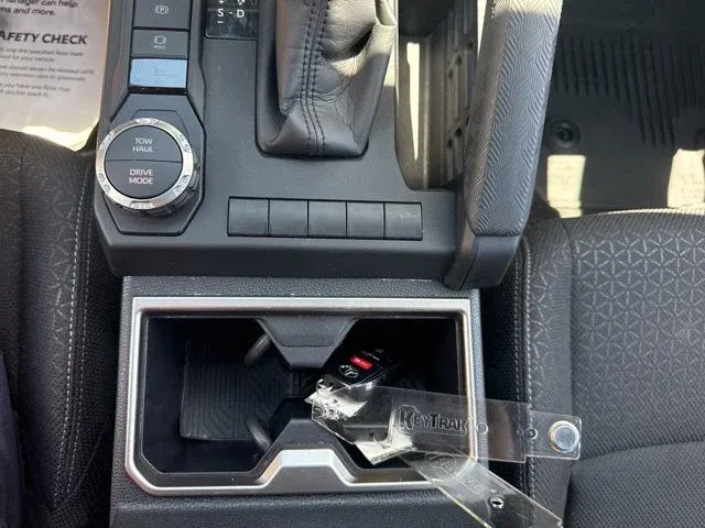 2025 Toyota 4Runner SR5 thumbnail 41
