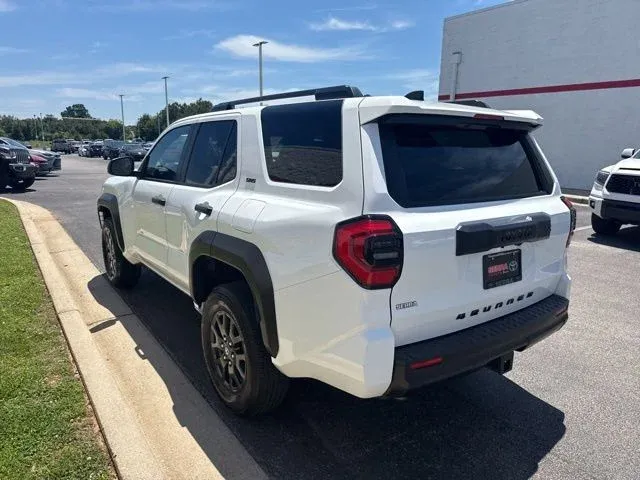 2025 Toyota 4Runner SR5 thumbnail 5