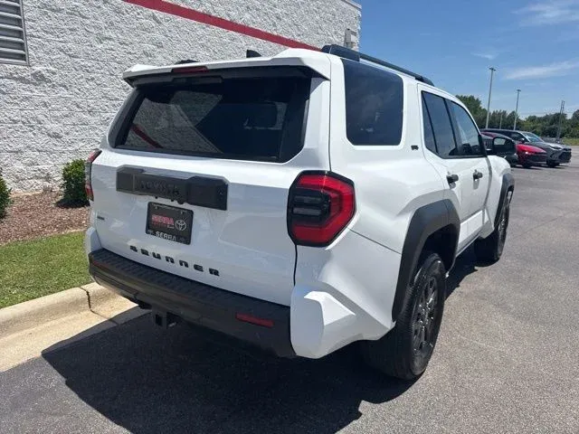 2025 Toyota 4Runner SR5 thumbnail 7