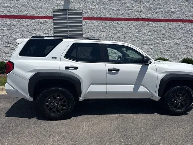 2025 Toyota 4Runner SR5 thumbnail 8
