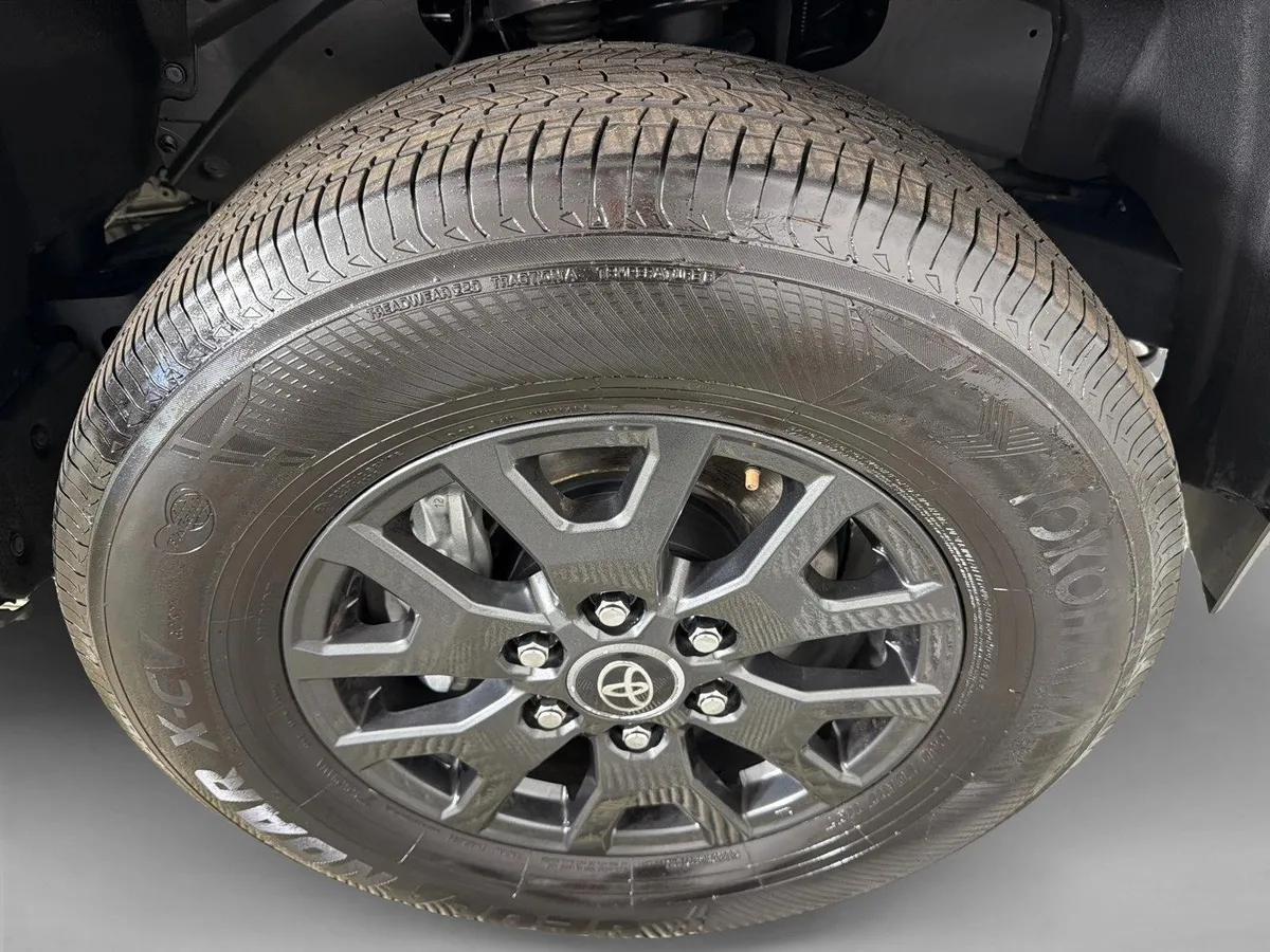 2025 Toyota 4Runner SR5 thumbnail 12