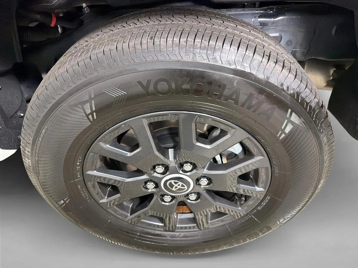 2025 Toyota 4Runner SR5 thumbnail 19