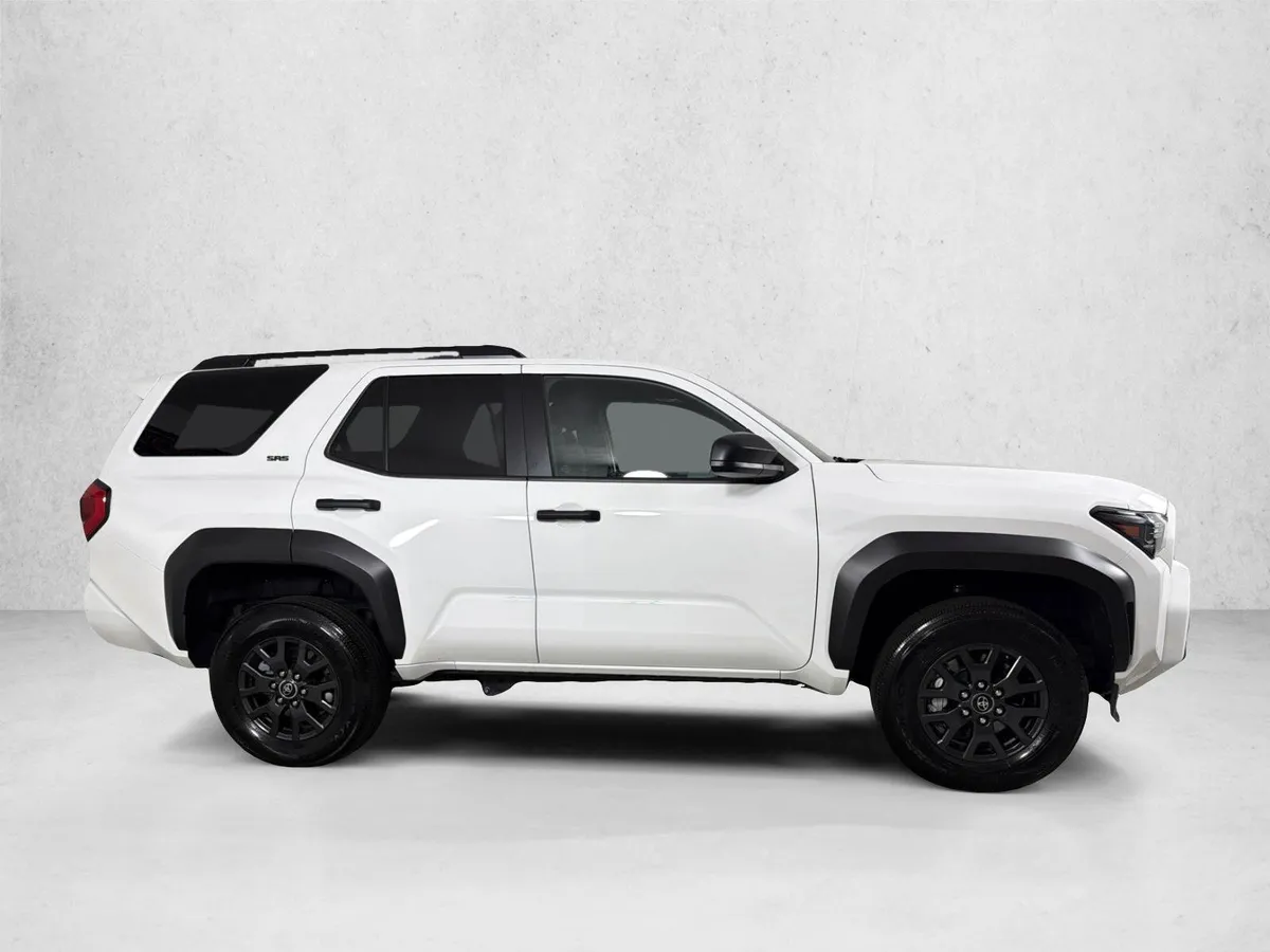2025 Toyota 4Runner SR5 thumbnail 2