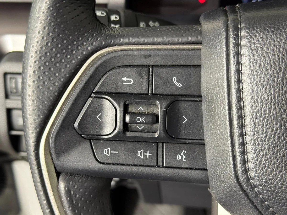 2025 Toyota 4Runner SR5 thumbnail 24
