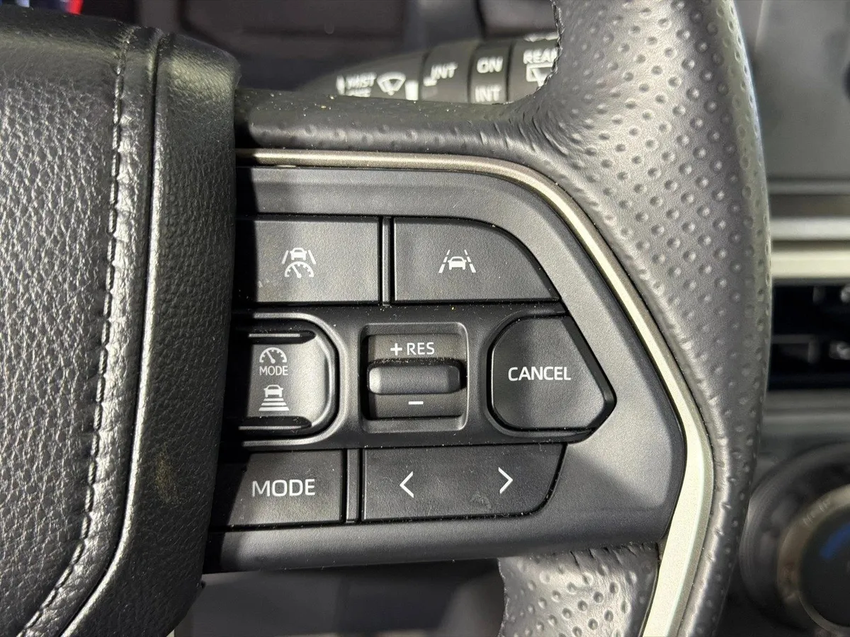 2025 Toyota 4Runner SR5 thumbnail 25