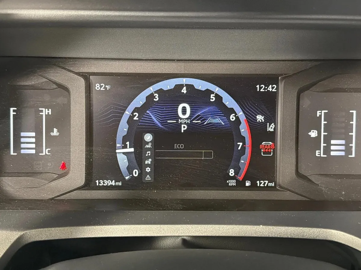2025 Toyota 4Runner SR5 thumbnail 26
