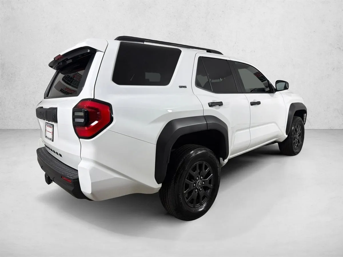 2025 Toyota 4Runner SR5 thumbnail 3