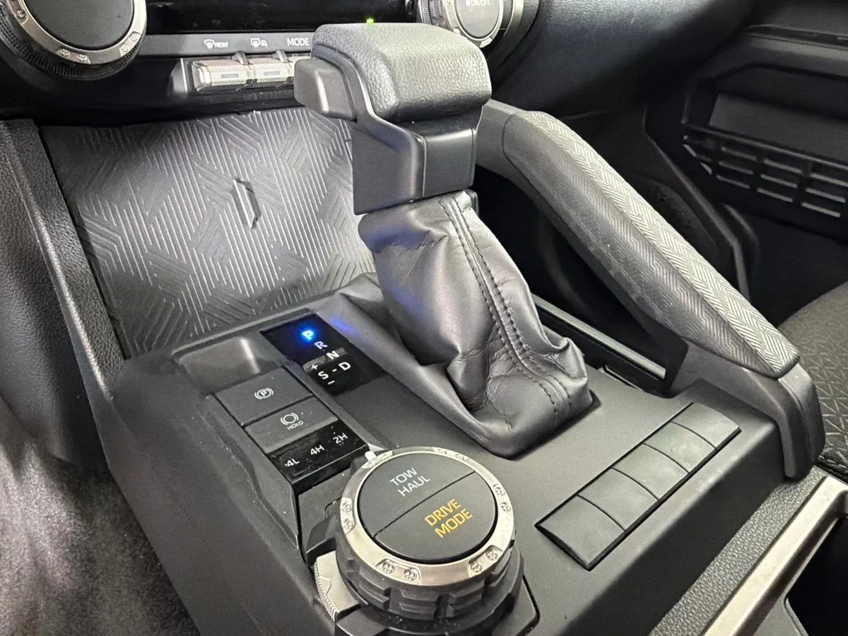 2025 Toyota 4Runner SR5 thumbnail 30